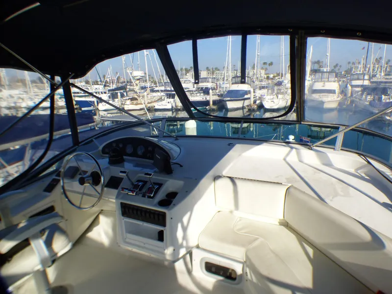 2000 Bayliner 3988 Sedan
