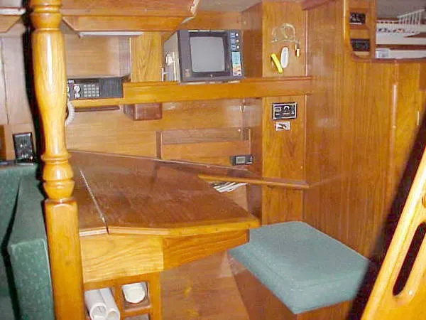 1982 Endeavour Center Cockpit