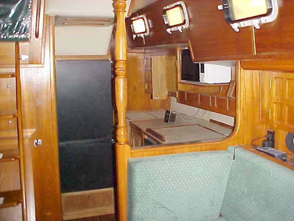 1982 Endeavour Center Cockpit