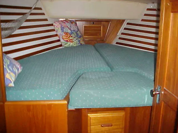 1982 Endeavour Center Cockpit
