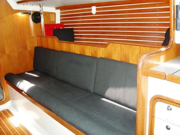 settee & pilot berth