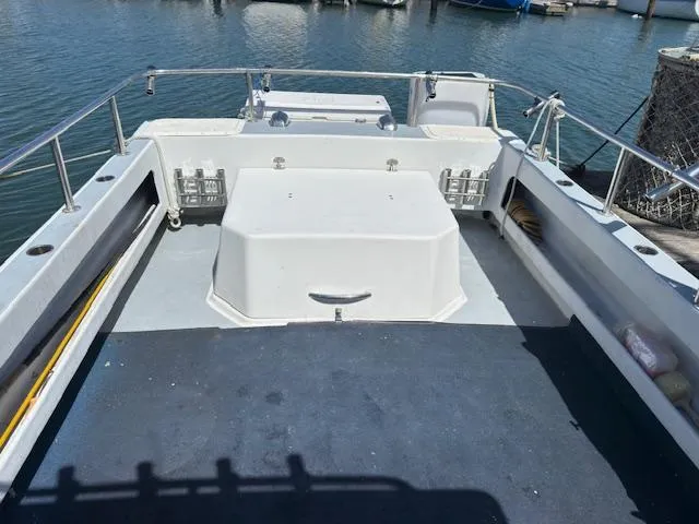 2007 Radon Signature 26 boat deck with railing, docked at marina.