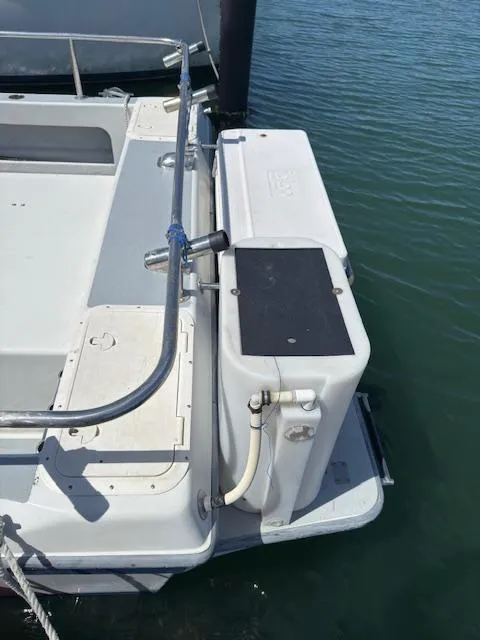 2007 Radon Signature 26 boat stern with railing and water view.