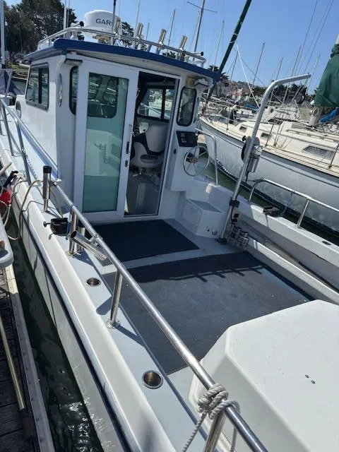 2007 Radon Signature 26 boat docked, featuring spacious deck and cabin, surrounded by other boats.