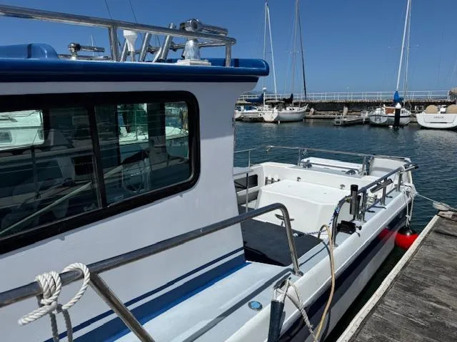 2007 Radon Signature 26 boat docked at marina with clear blue sky.