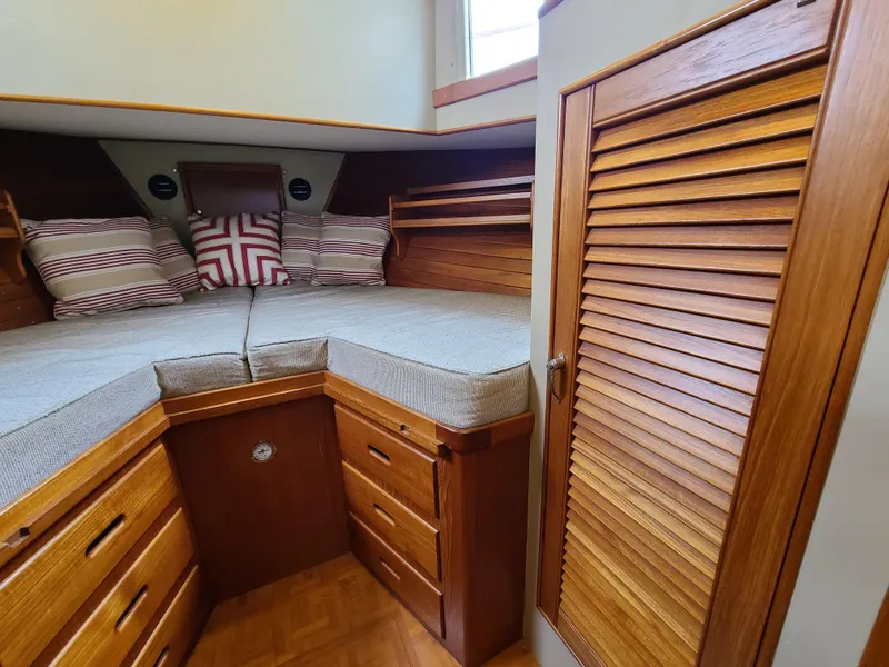 1988 Grand Banks 42 Motoryacht