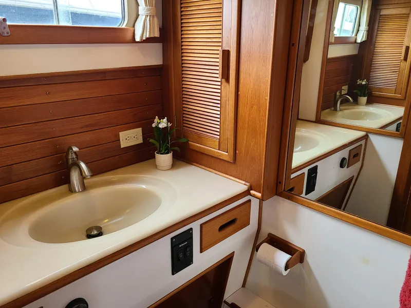 1988 Grand Banks 42 Motoryacht