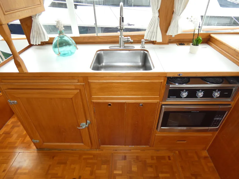 1988 Grand Banks 42 Motoryacht