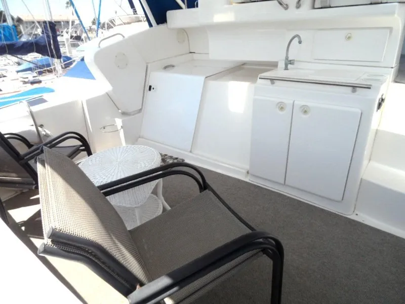 2001 Silverton 352 Motor Yacht