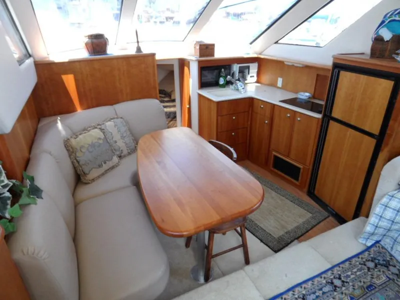 2001 Silverton 352 Motor Yacht
