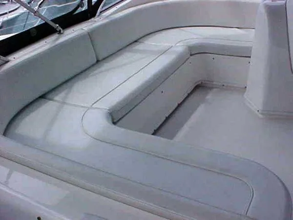 2000 Bayliner 3788 Command Bridge