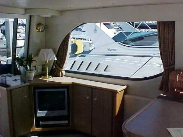 2000 Bayliner 3788 Command Bridge