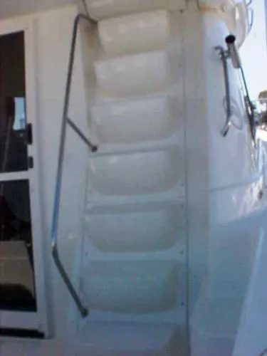 2000 Bayliner 3788 Command Bridge