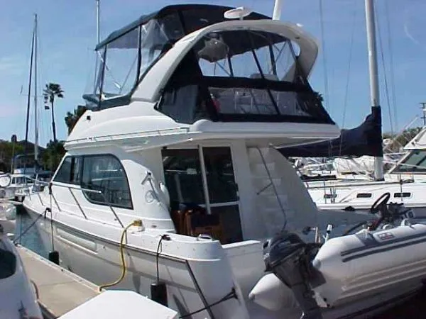 2000 Bayliner 3788 Command Bridge