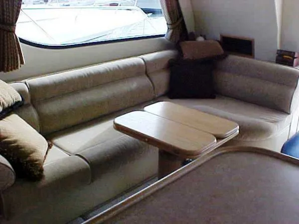 2000 Bayliner 3788 Command Bridge