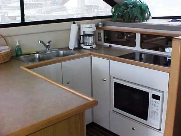 2000 Bayliner 3788 Command Bridge