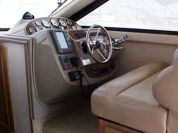 2000 Bayliner 3788 Command Bridge