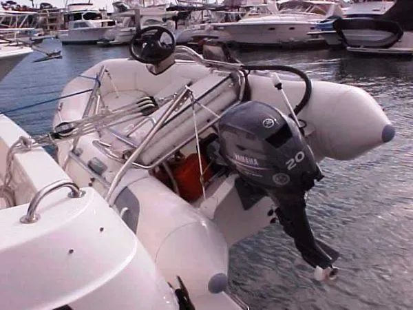 2000 Bayliner 3788 Command Bridge