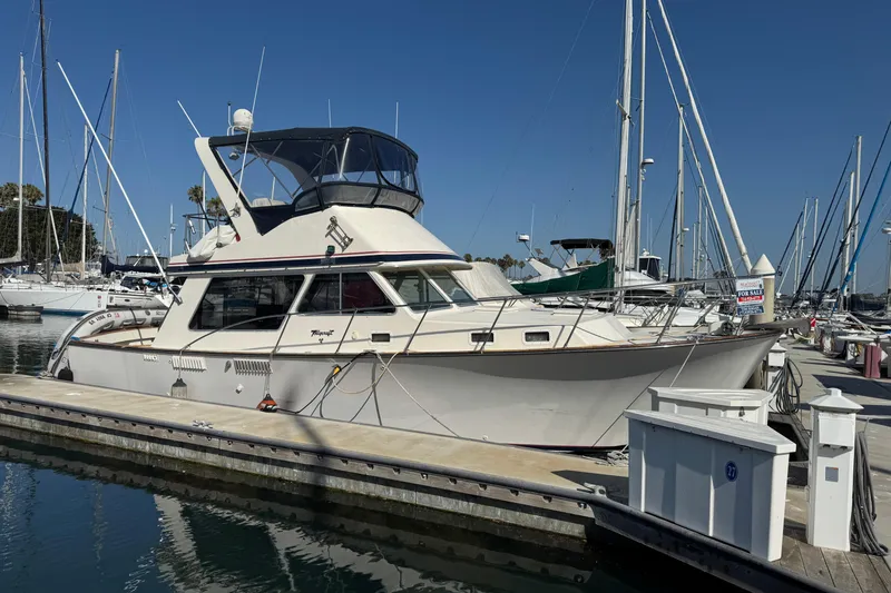 1977 Tollycraft 37 Convertible