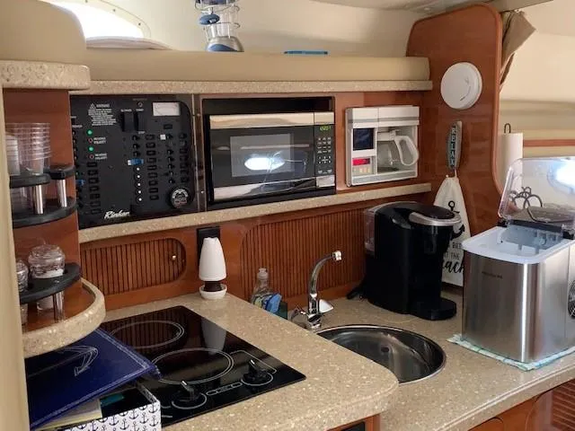2006 Rinker 342 Express Cruiser