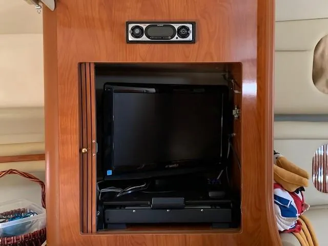 2006 Rinker 342 Express Cruiser