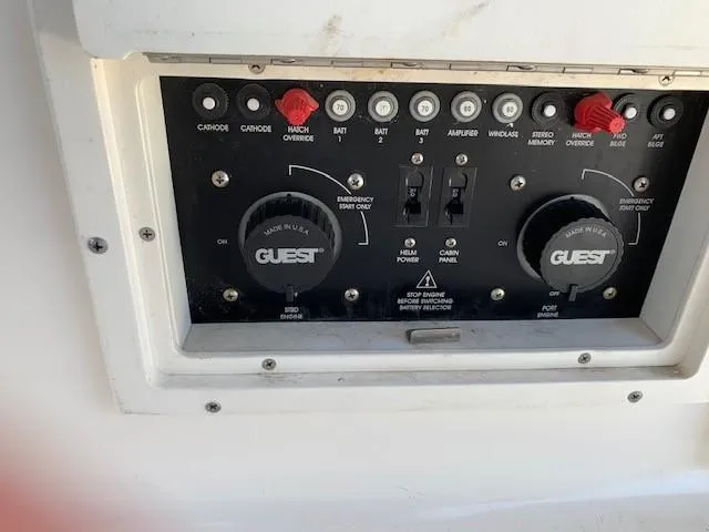 2006 Rinker 342 Express Cruiser