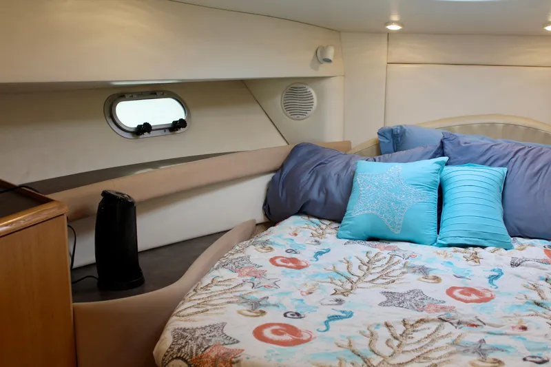 1998 Bayliner Avanti 3685 Sunbridge Express