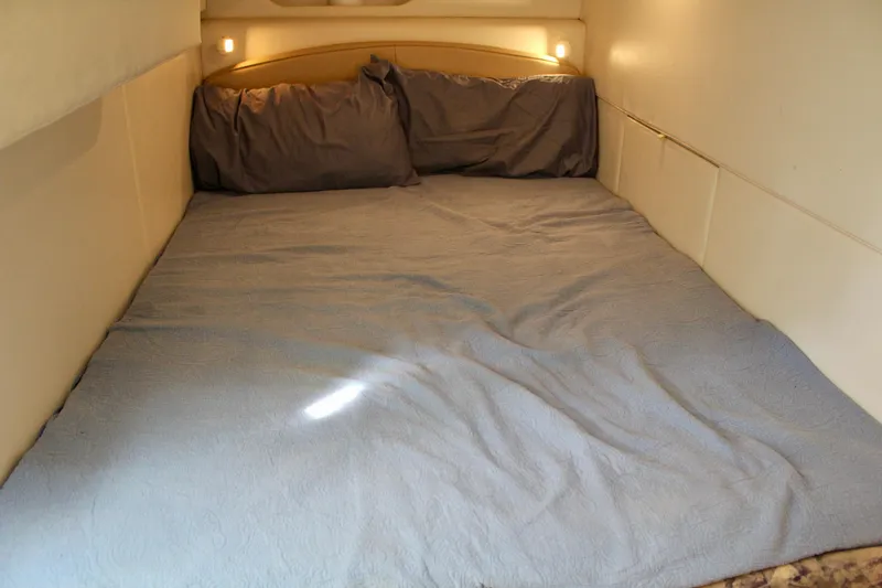 1998 Bayliner Avanti 3685 Sunbridge Express