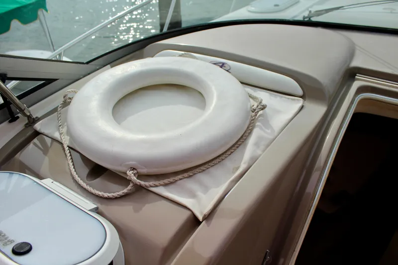 1998 Bayliner Avanti 3685 Sunbridge Express