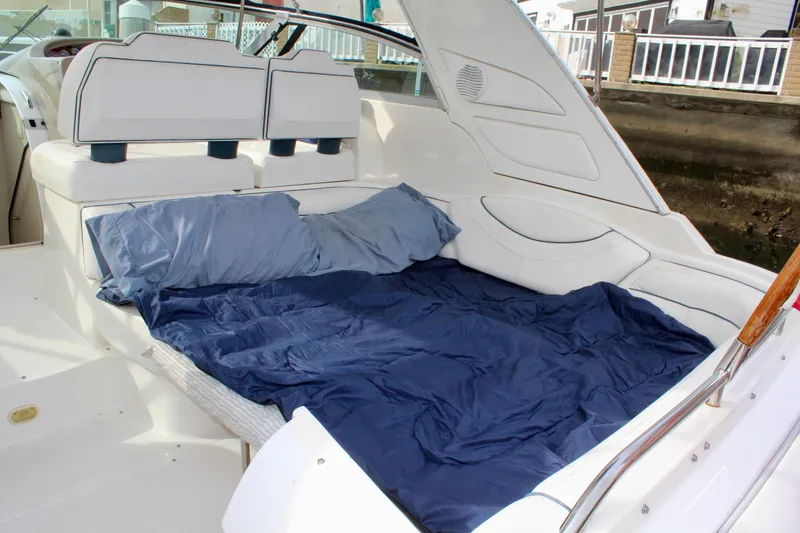 1998 Bayliner Avanti 3685 Sunbridge Express