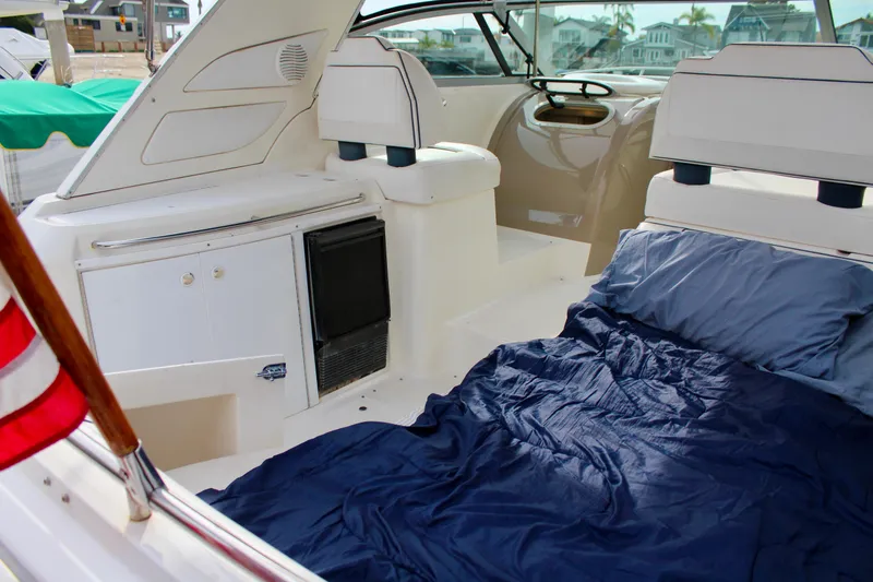 1998 Bayliner Avanti 3685 Sunbridge Express