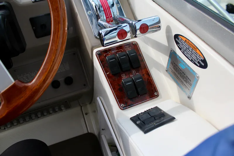 1998 Bayliner Avanti 3685 Sunbridge Express