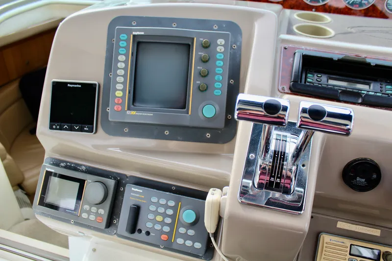 1998 Bayliner Avanti 3685 Sunbridge Express