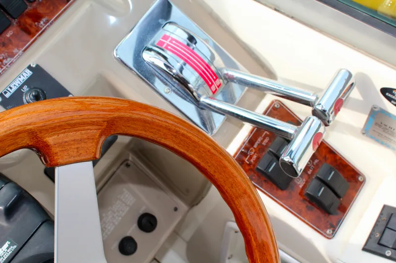 1998 Bayliner Avanti 3685 Sunbridge Express