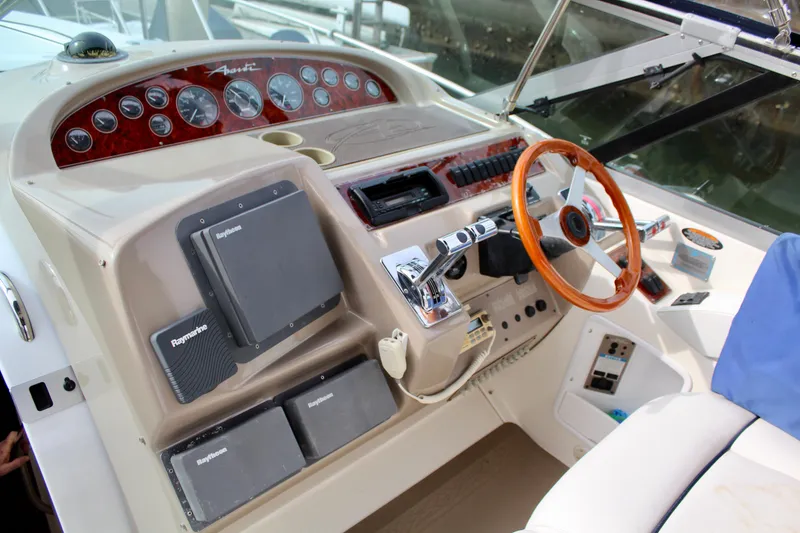 1998 Bayliner Avanti 3685 Sunbridge Express