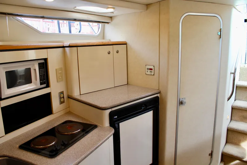 1998 Bayliner Avanti 3685 Sunbridge Express