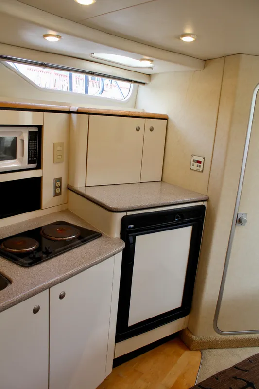 1998 Bayliner Avanti 3685 Sunbridge Express