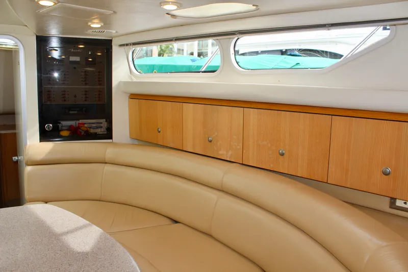 1998 Bayliner Avanti 3685 Sunbridge Express