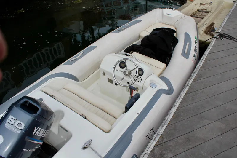 1998 Bayliner Avanti 3685 Sunbridge Express
