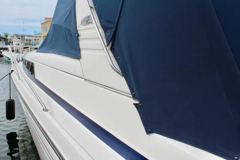 1998 Bayliner Avanti 3685 Sunbridge Express