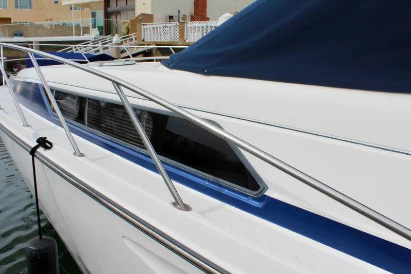 1998 Bayliner Avanti 3685 Sunbridge Express