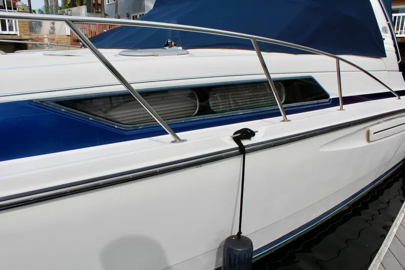1998 Bayliner Avanti 3685 Sunbridge Express