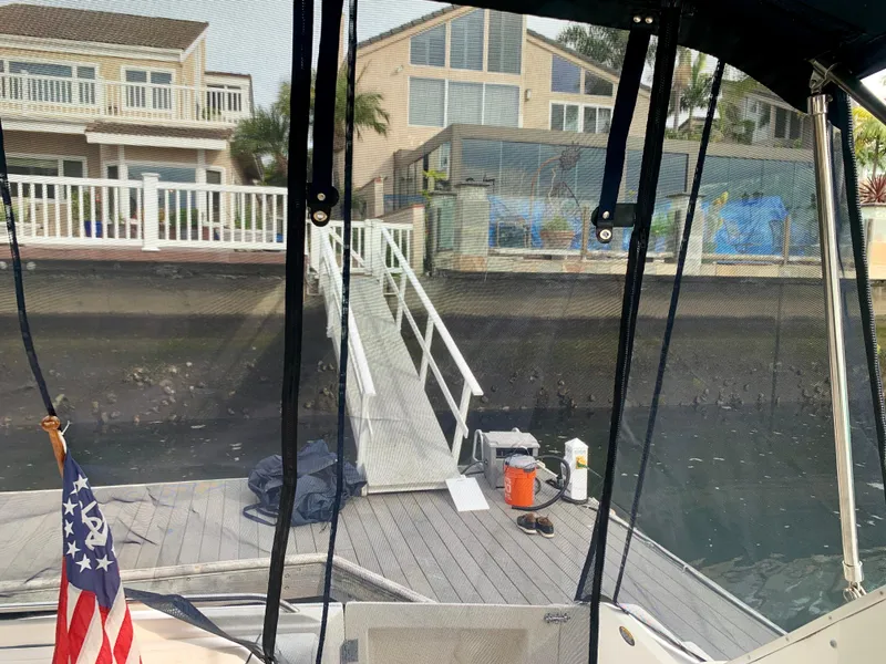 1998 Bayliner Avanti 3685 Sunbridge Express