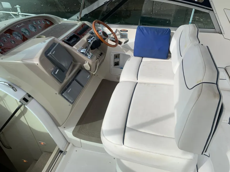 1998 Bayliner Avanti 3685 Sunbridge Express