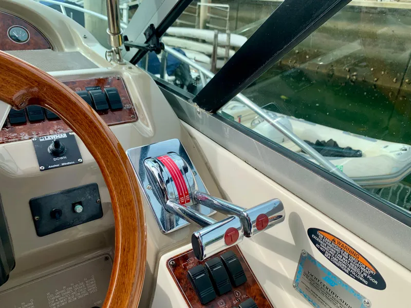 1998 Bayliner Avanti 3685 Sunbridge Express