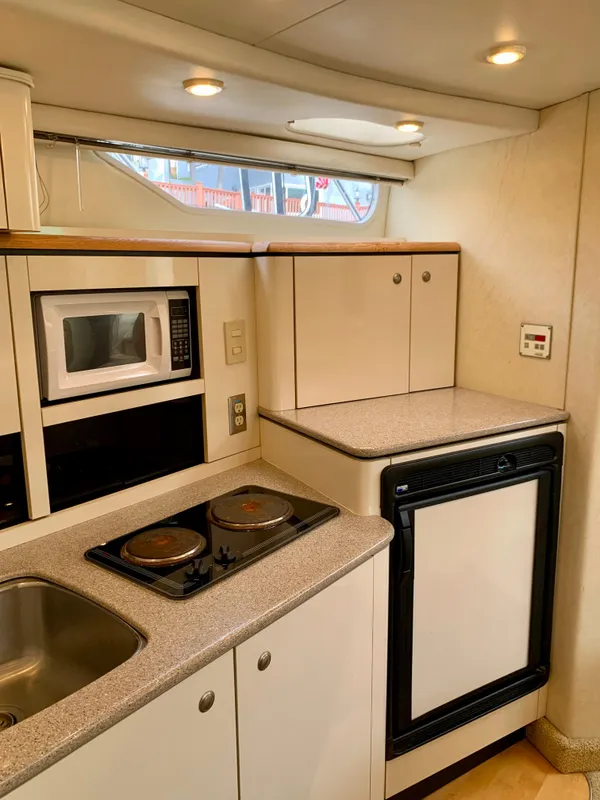 1998 Bayliner Avanti 3685 Sunbridge Express