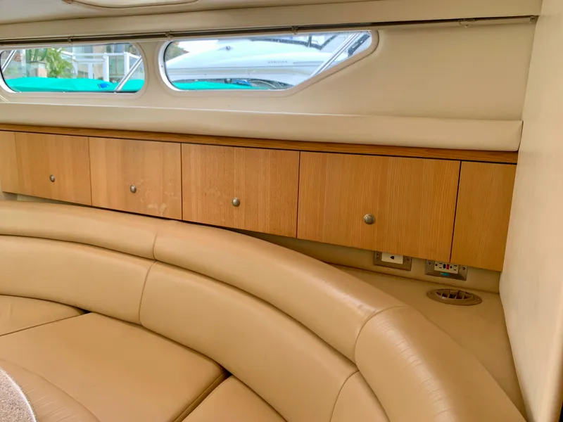 1998 Bayliner Avanti 3685 Sunbridge Express