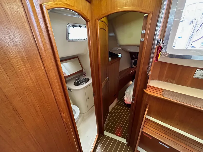 Aft Cabin/Head