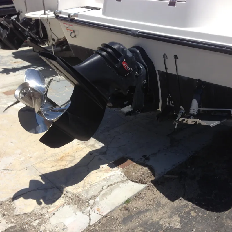 2007 Seaswirl Striper 2601 Walkaround I/O