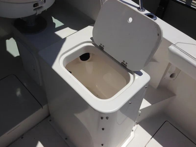 2007 Seaswirl Striper 2601 Walkaround I/O